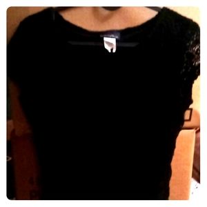 🧚‍♀️🧚‍♀️ Black lacey shirt